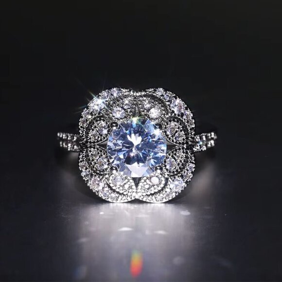 NEW 18k White Gold Round Cut Diamond Ring Cocktail Ring - Picture 4 of 7
